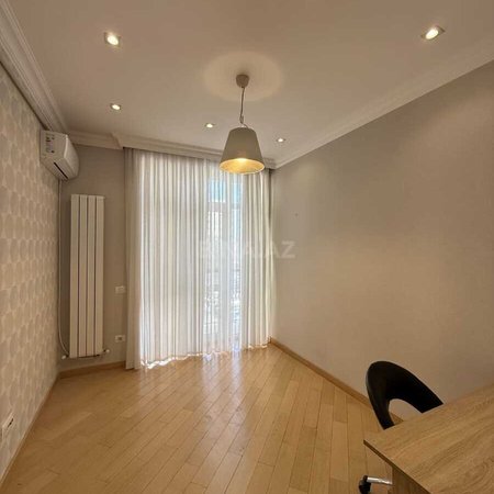 2 otaqlı köhnə tikili 45 m², Elmlər Akademiyası m.