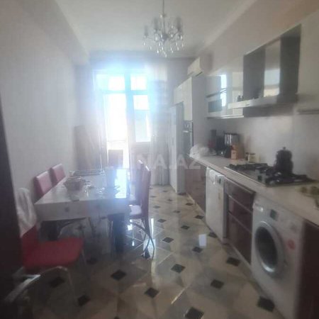3 otaqlı yeni tikili 150 m², Nizami m.