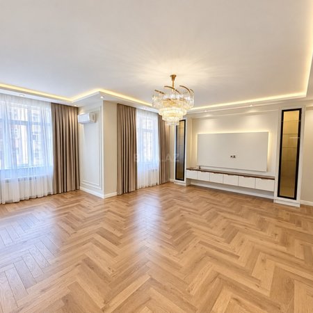 4 otaqlı yeni tikili 136 m², İnşaatçılar m.