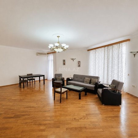 4 otaqlı yeni tikili 211 m², 28 May m.
