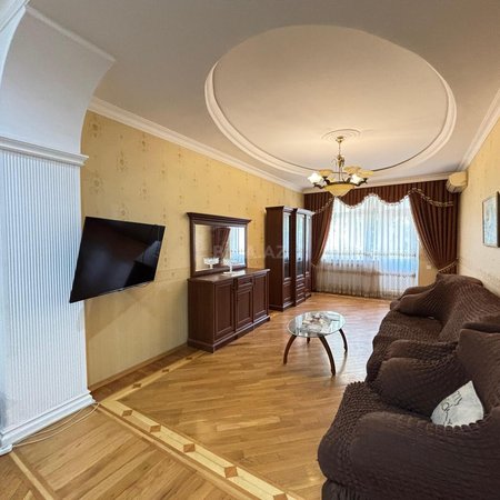 3 otaqlı yeni tikili 130 m², Nizami m.