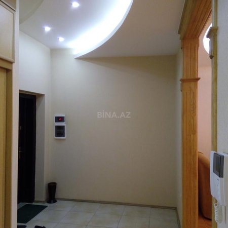 3 otaqlı yeni tikili 145 m², 8 Noyabr m.
