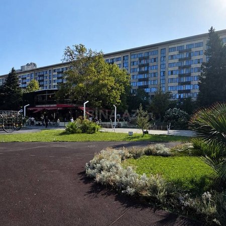 3 otaqlı köhnə tikili 70 m², Gənclik m.