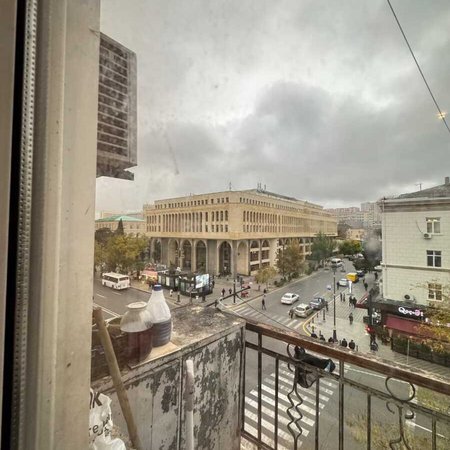 3 otaqlı köhnə tikili 90 m², Elmlər Akademiyası m.
