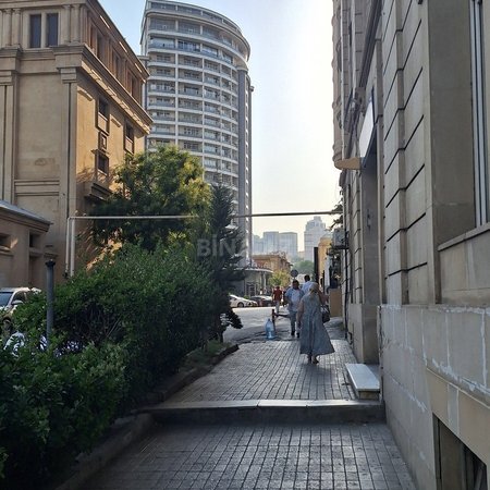 4 otaqlı yeni tikili 190 m², Nizami m.