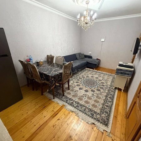 3 otaqlı köhnə tikili 70 m², Memar Əcəmi m.