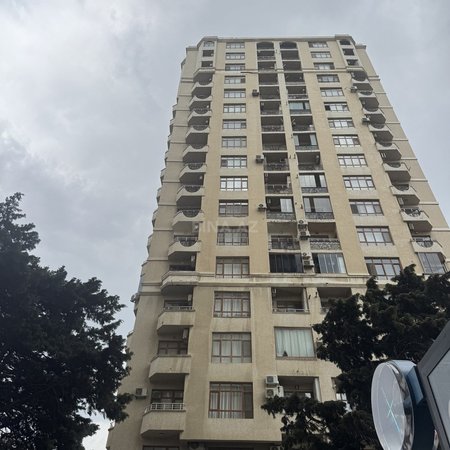 4 otaqlı yeni tikili 200 m², İnşaatçılar m.