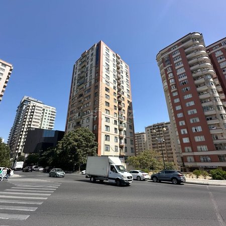 Satılır 4 otaqlı yeni tikili 181 m², Elmlər Akademiyası m.