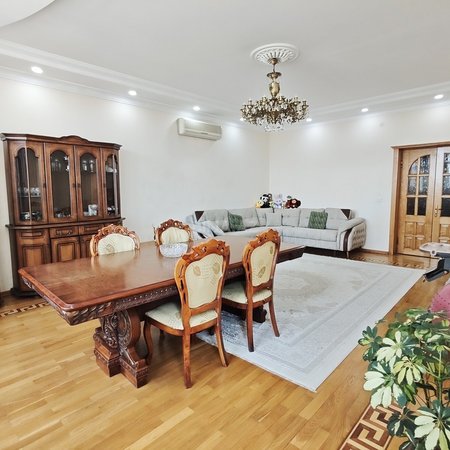 3 otaqlı yeni tikili 140 m², 8-ci mikrorayon q.