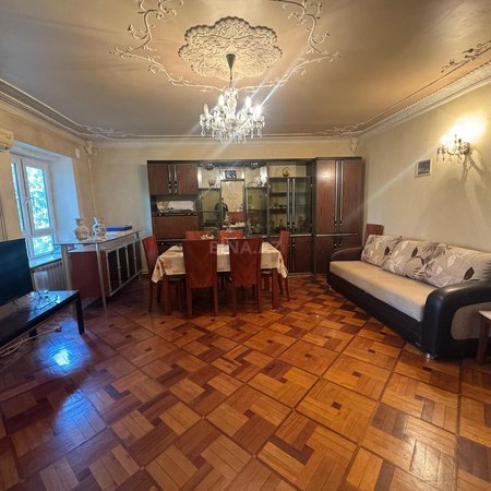 4 otaqlı köhnə tikili 85 m², Elmlər Akademiyası m.